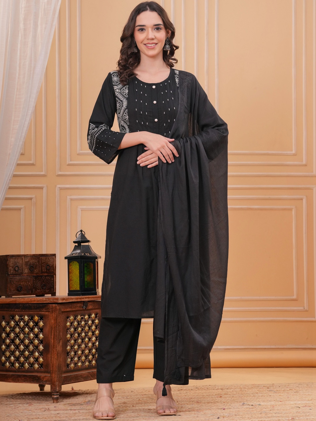 OH MI DIOS Women Ethnic Motifs Embroidered Regular Thread Work Pure Cotton Kurta with Trousers & With Dupatta