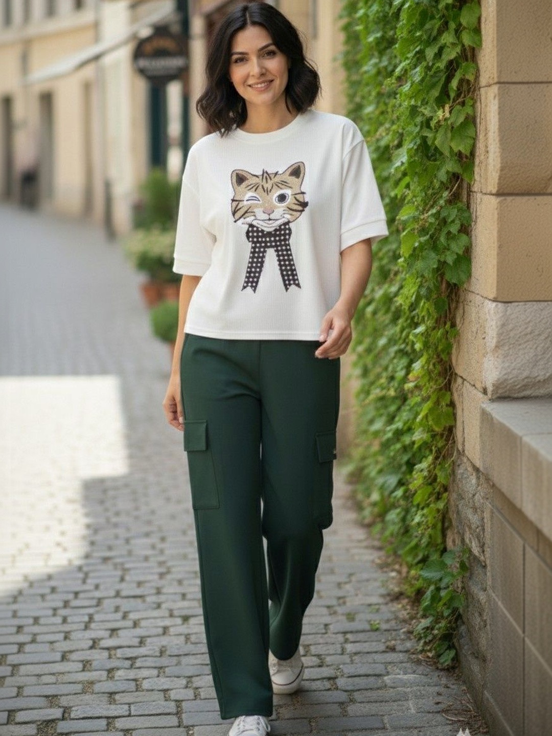 Belfry Women Printed T-shirt with Trousers