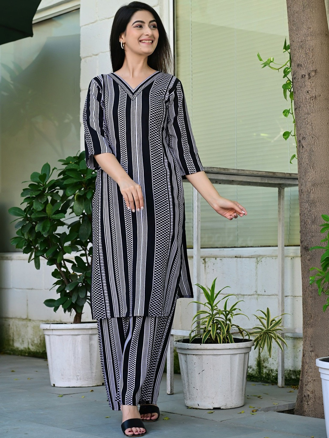 BHAGYESH FASHION Women Printed Regular Kurta with Palazzos