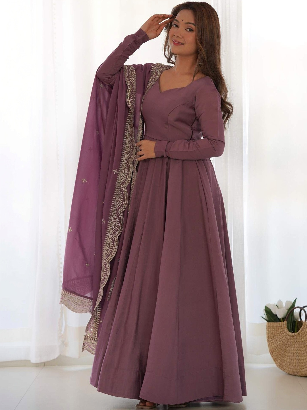 LEGENDBRITY Women Regular Sequinned Chanderi Silk Kurta with Palazzos & With Dupatta