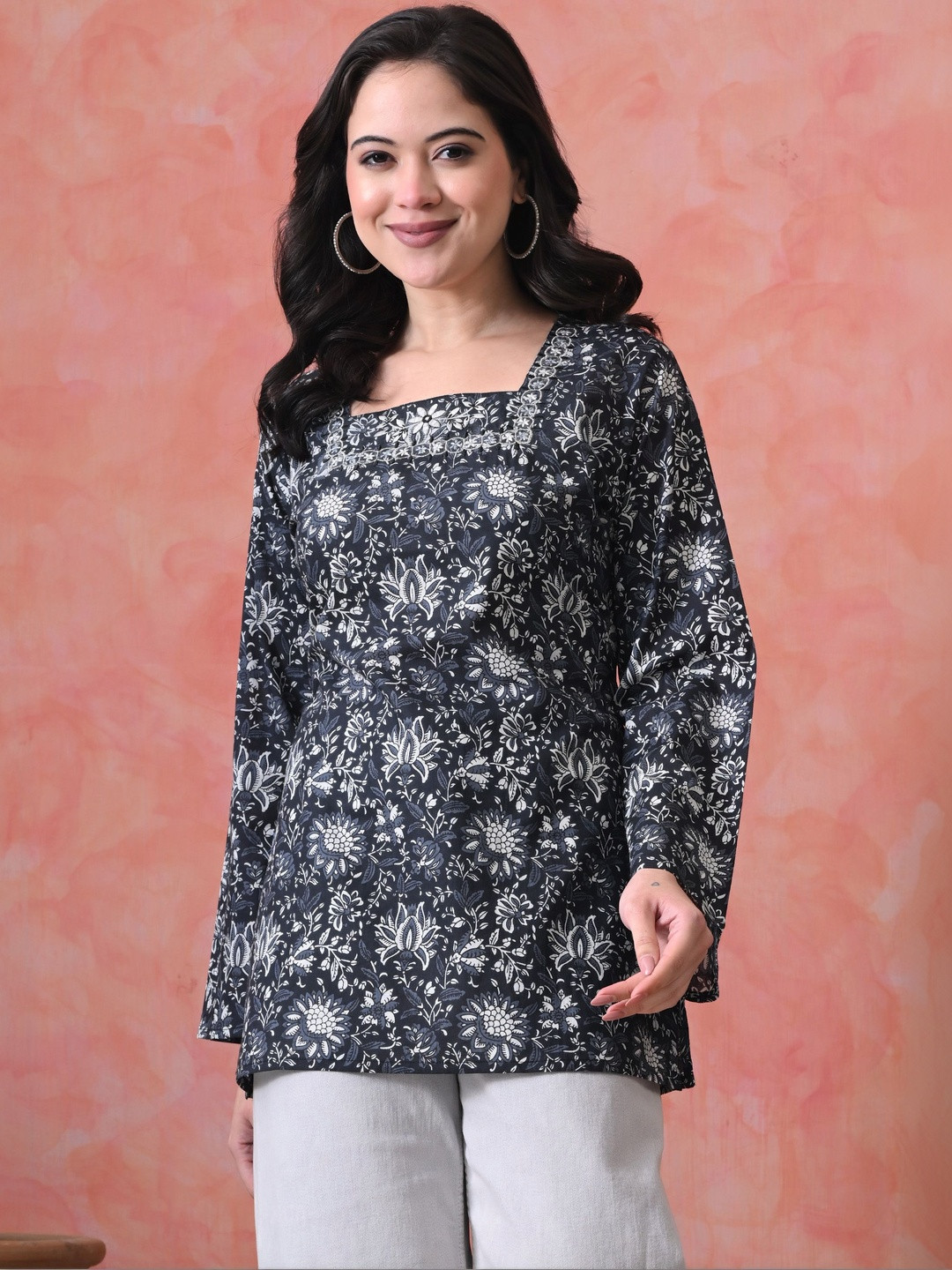 Vaimiya Floral Printed Square Neck Pure Cotton Kurti