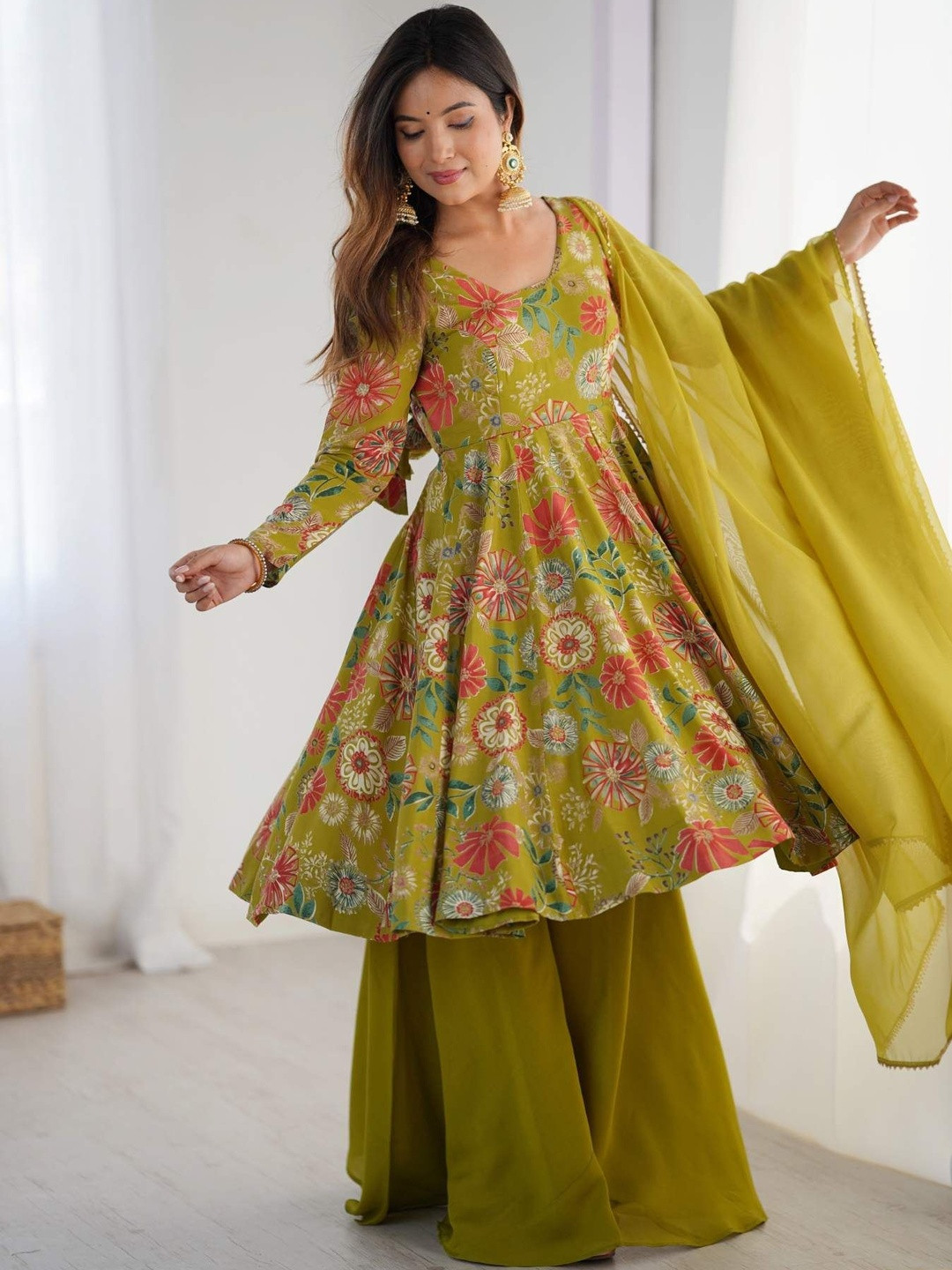 LEGENDBRITY Women Floral Printed Regular Chanderi Silk Kurta with Palazzos & With Dupatta