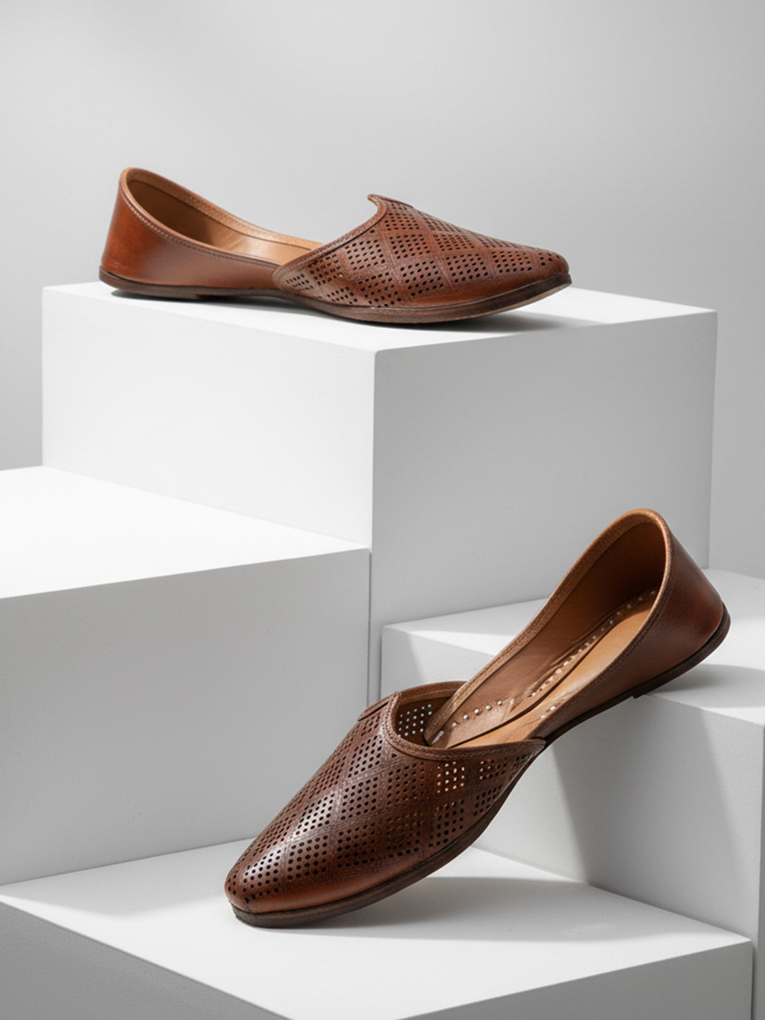 KORAKARI Men Woven Design Leather Mojaris