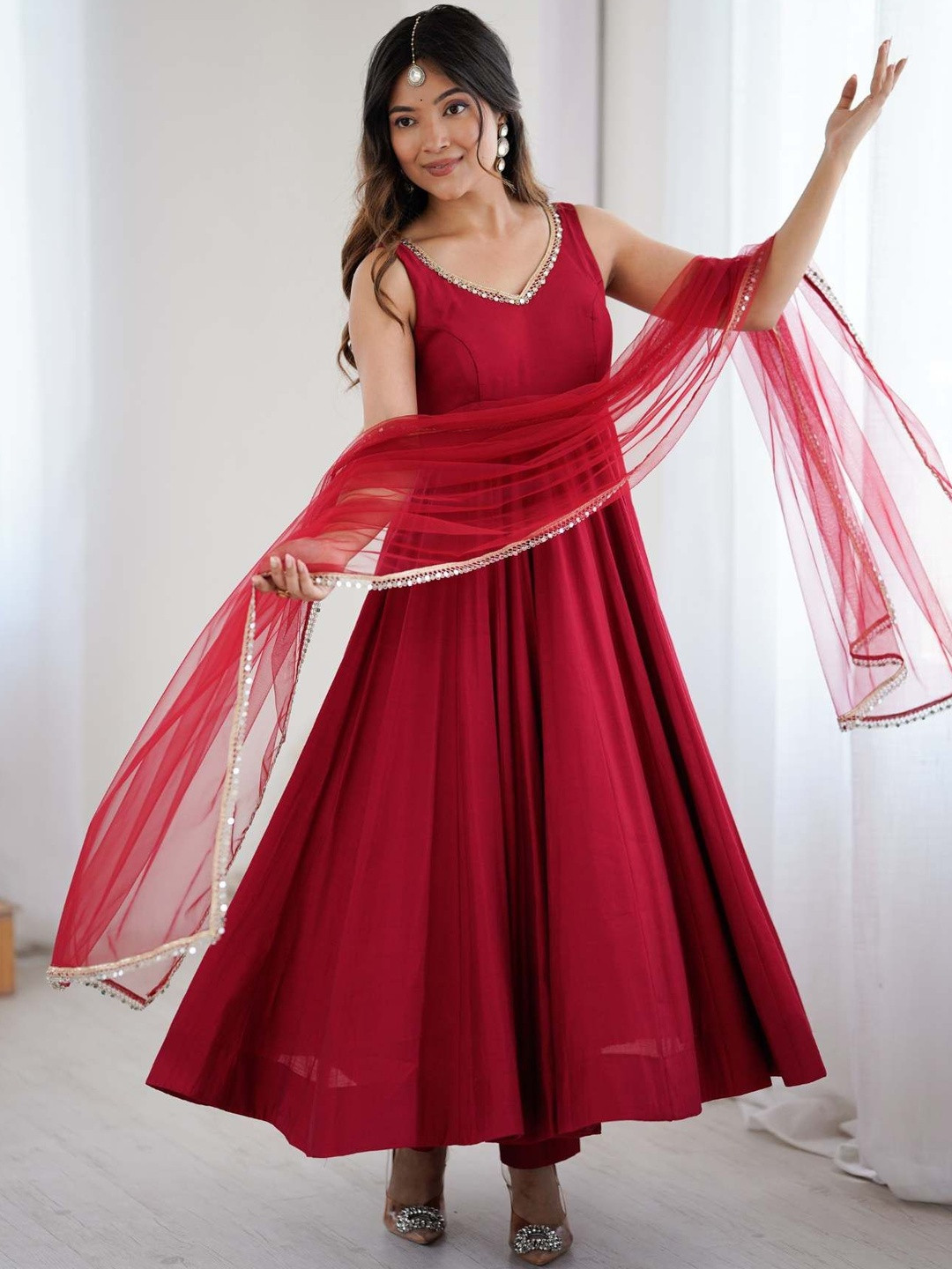 LEGENDBRITY Women Empire Gotta Patti Chanderi Silk Kurta with Trousers & With Dupatta