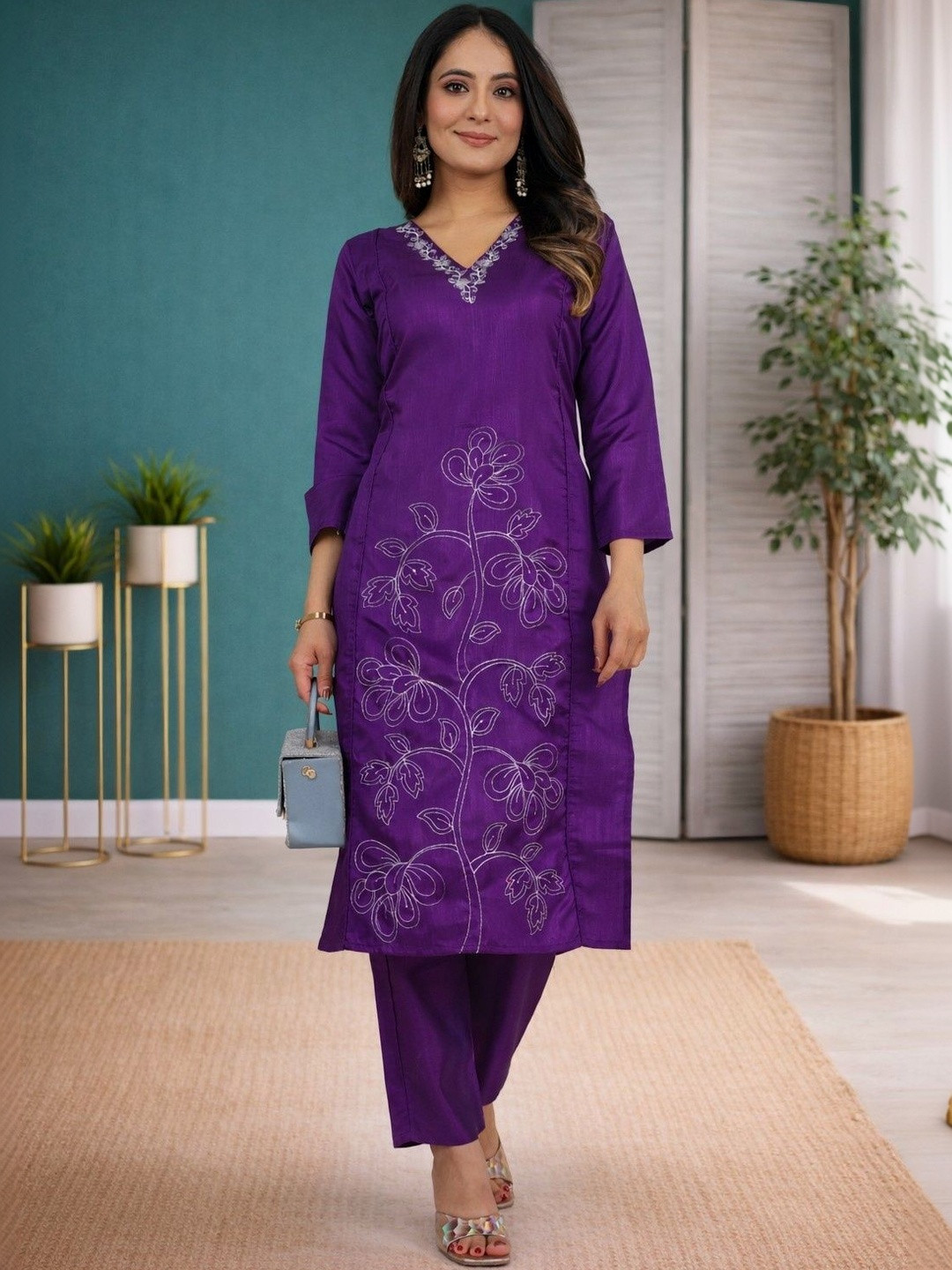 Klotden Women Floral Embroidered Regular Thread Work Kurta with Trousers
