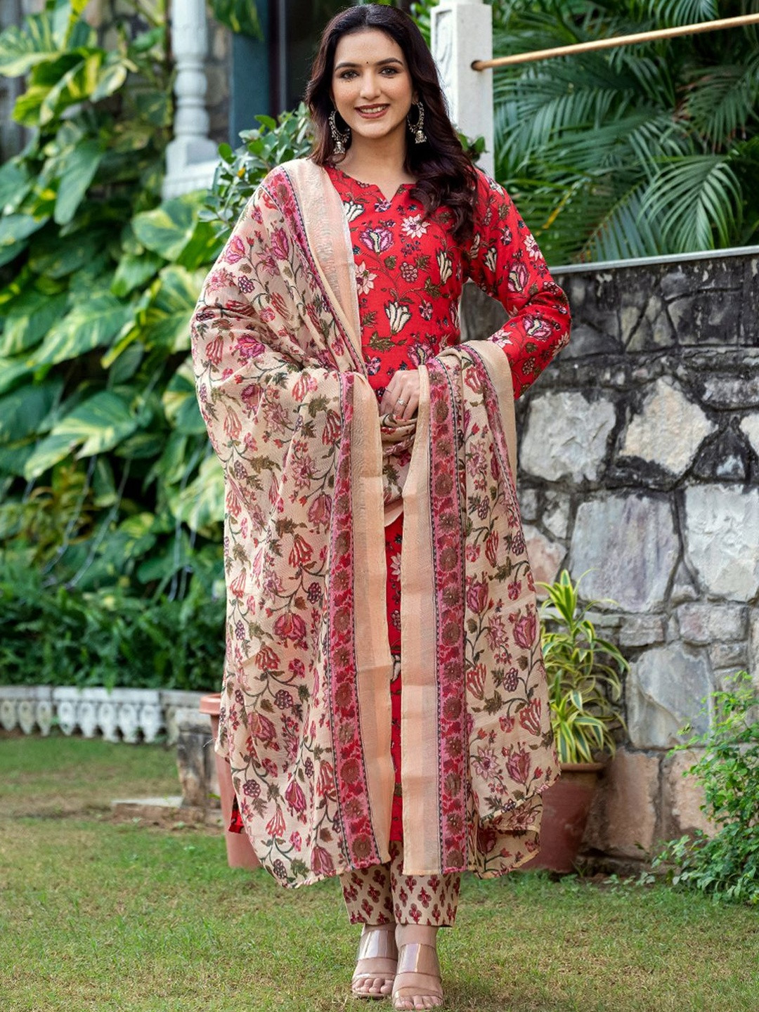PITRIS Women Floral Printed Regular Kurta with Trousers & With Dupatta
