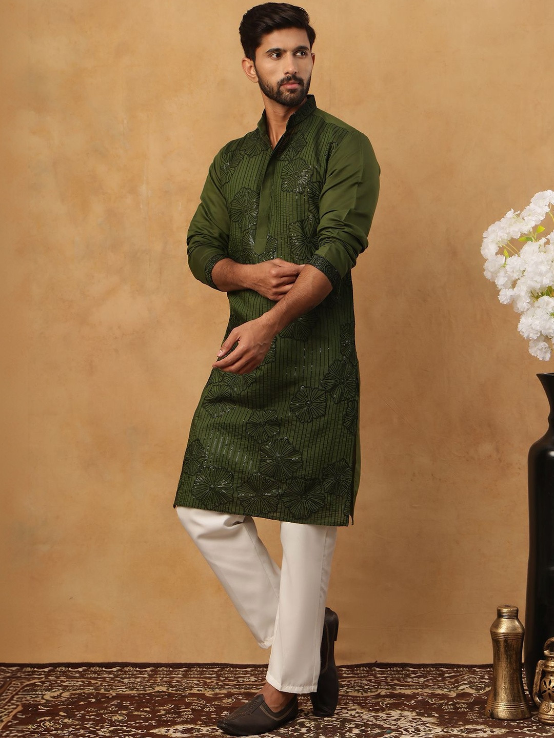 Jompers Men Floral Embroidered Regular Thread Work Kurta with Trousers