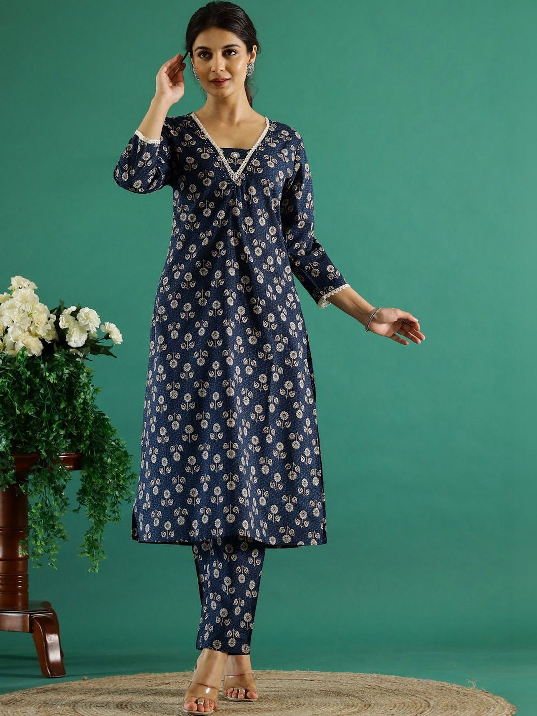 SANSKRUTIHOMES Sequinned Ethnic Motifs Printed Kurta Trouser Set
