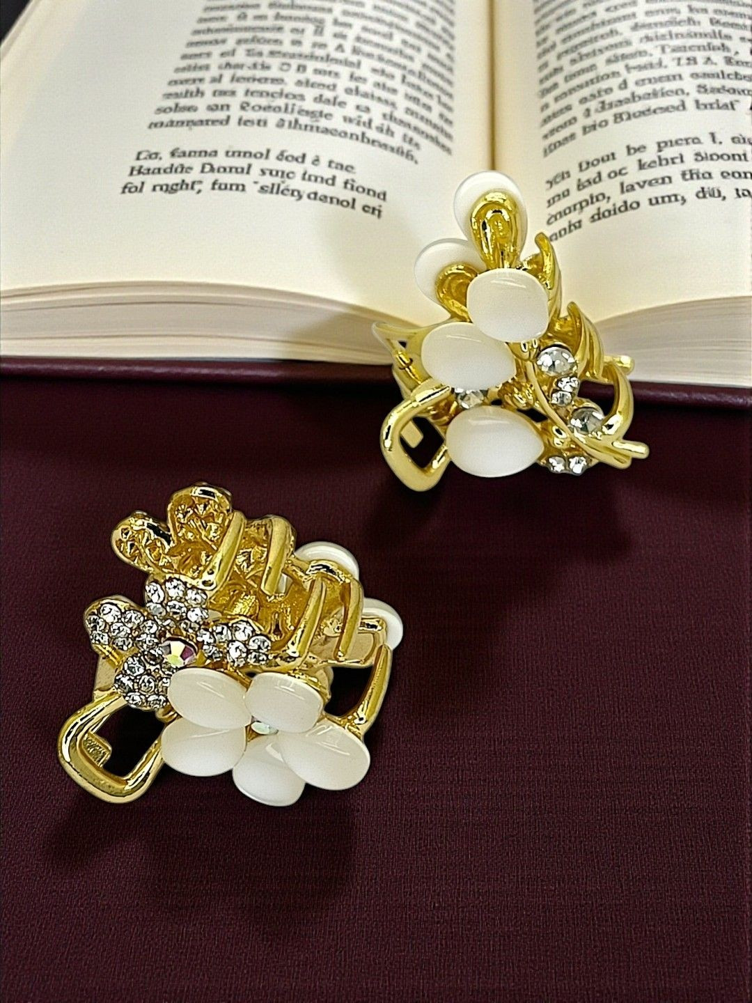 FEMMIBELLA Women Set of 2 Embellished Claw Clip