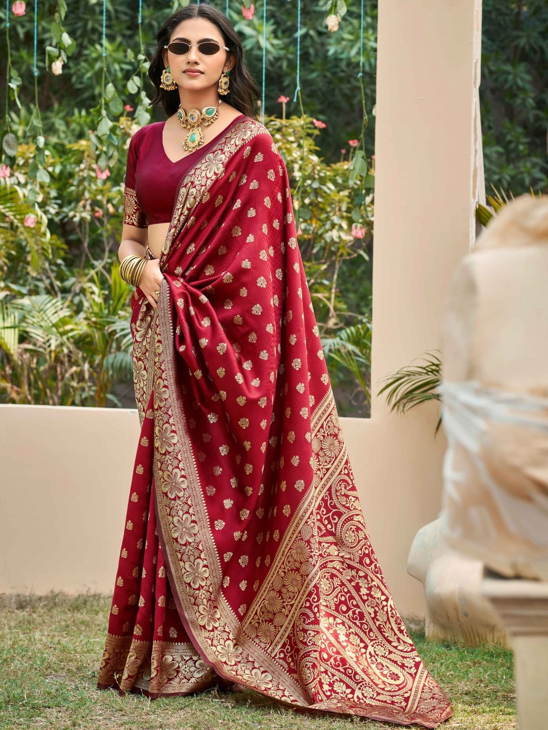 SURUKH Ethnic Motifs Zari Silk Blend Heavy Work Banarasi Saree
