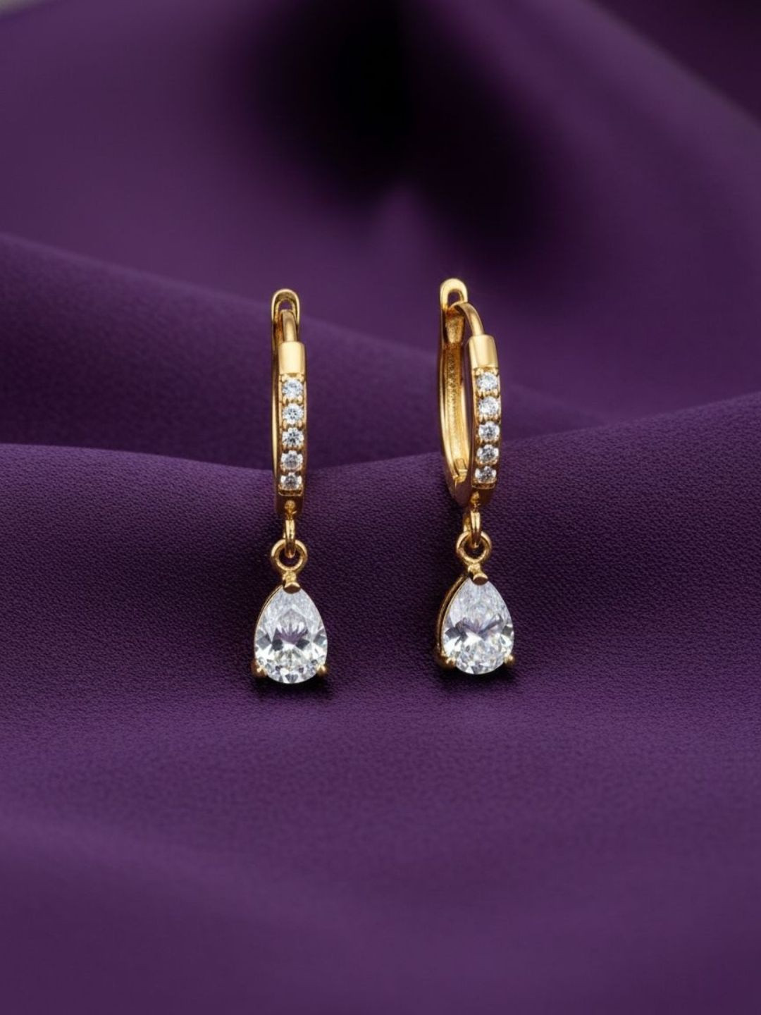 RACHIVA Teardrop Shaped Drop Earrings