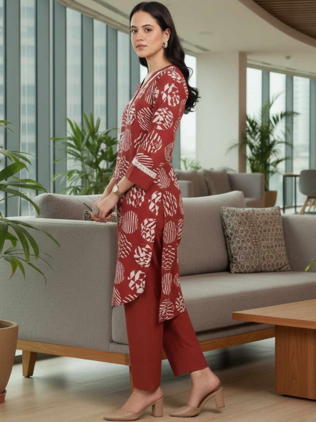 Varanga Women Printed Regular Kurta with Trousers