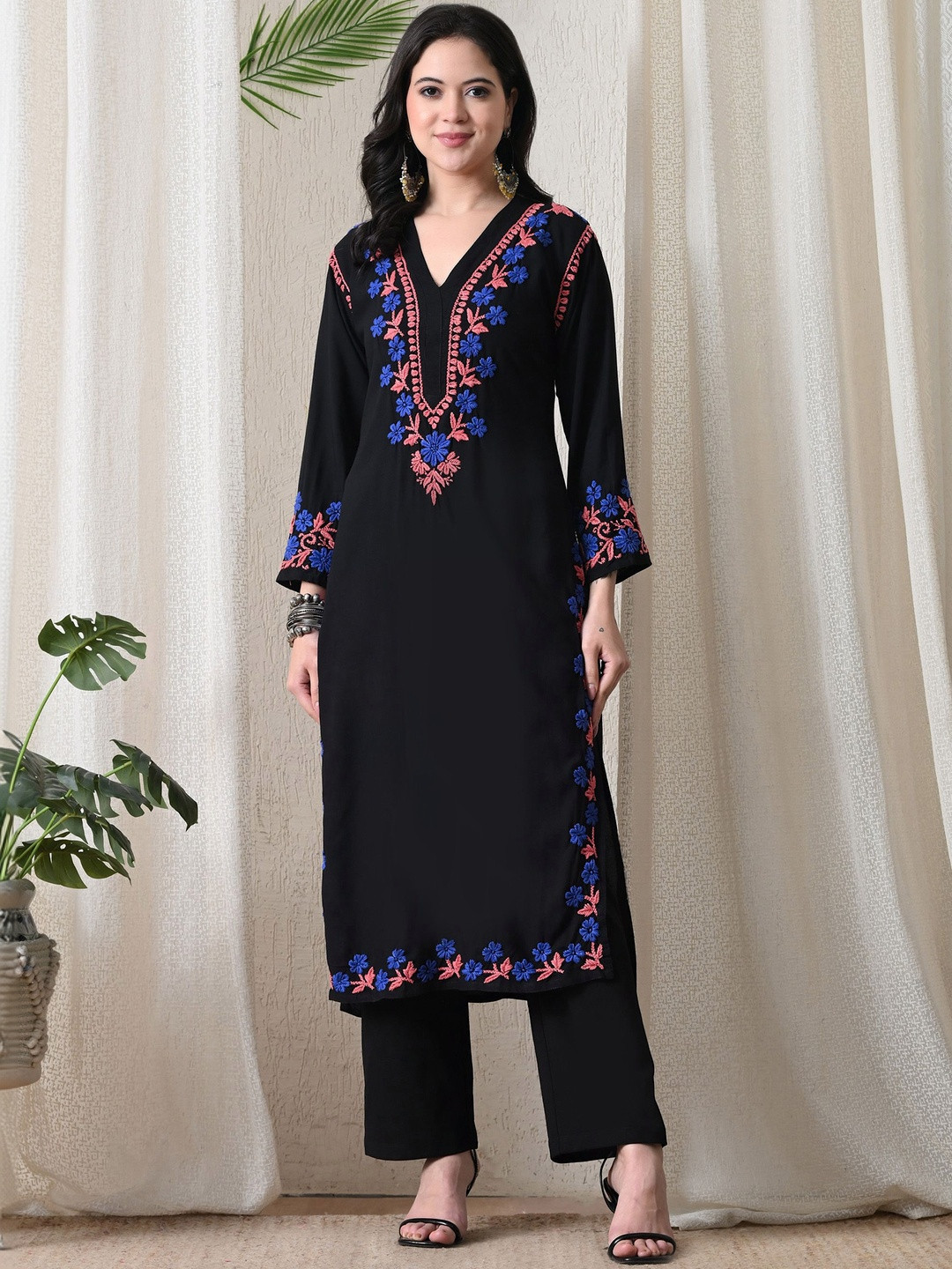 Syrish Women Embroidered Chikankari Kurta