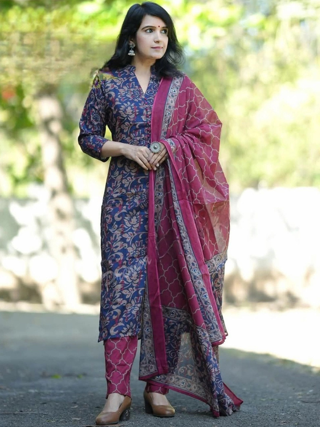 KRYSAL Women Floral Printed Regular Chanderi Silk Kurta with Trousers & With Dupatta