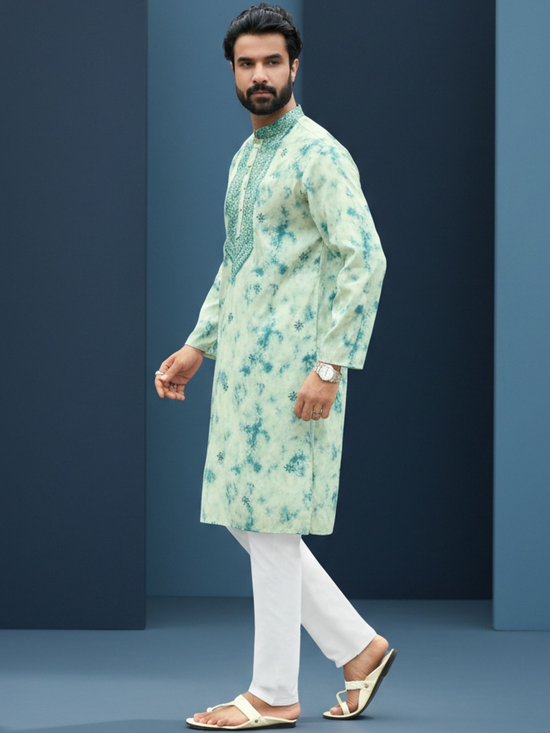 RANGRAAG Men Printed Regular Thread Work Kurta with Trousers