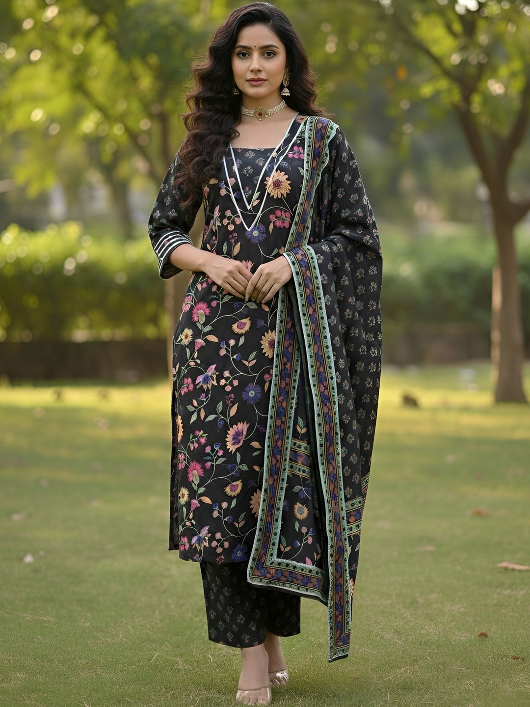 Nayo Women Floral Printed Regular Pure Cotton Kurta with Trousers & With Dupatta