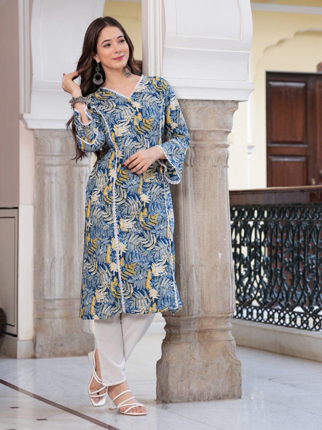 KJTRENDS Floral Printed V-Neck Kurta