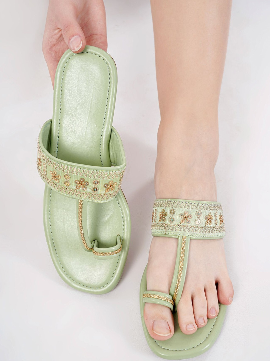 MAVTHA Women Embellished Ethnic One Toe Flats with Embroidered