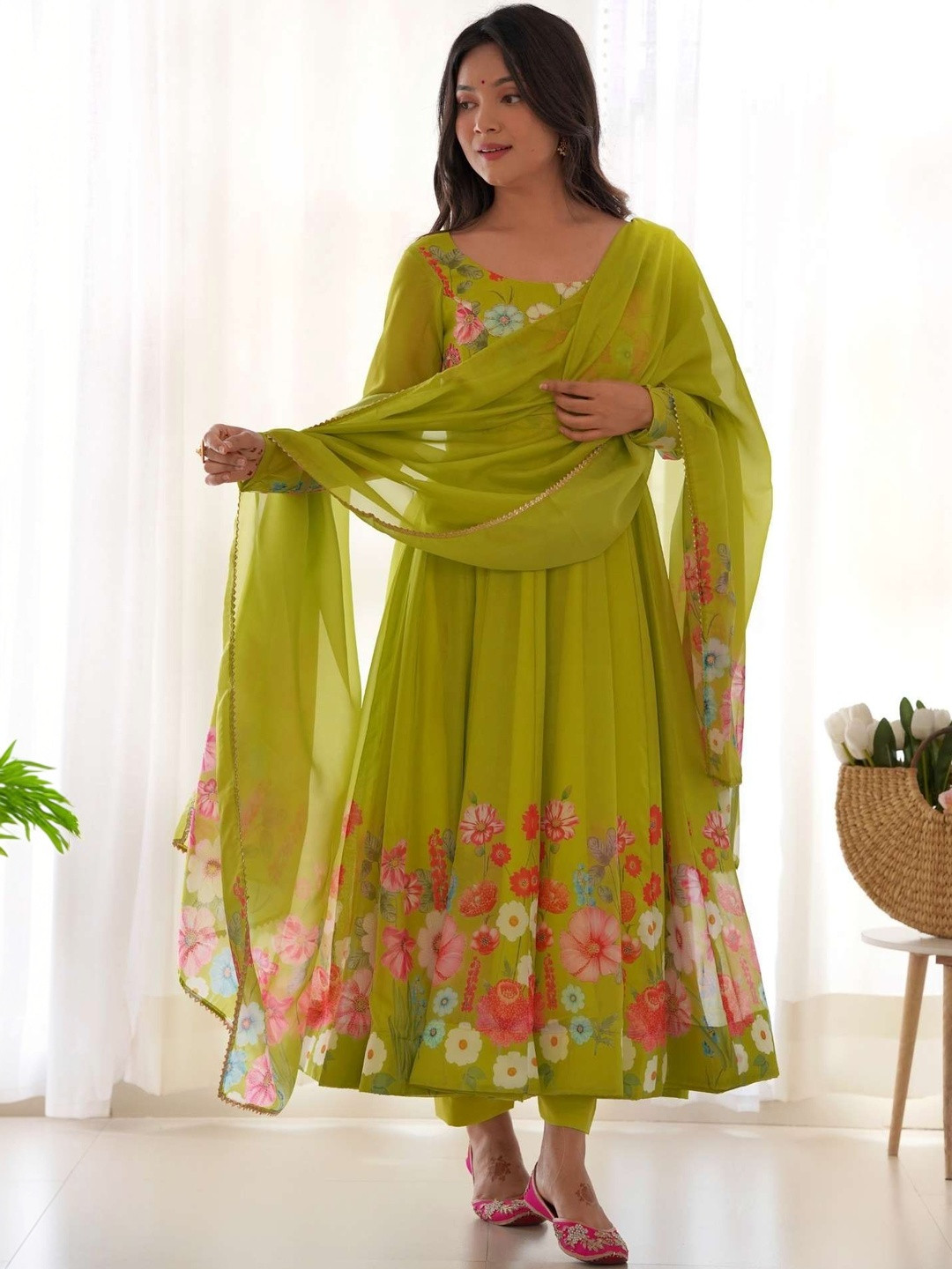 KEKIMI Women Floral Printed Regular Kurta with Trousers & With Dupatta