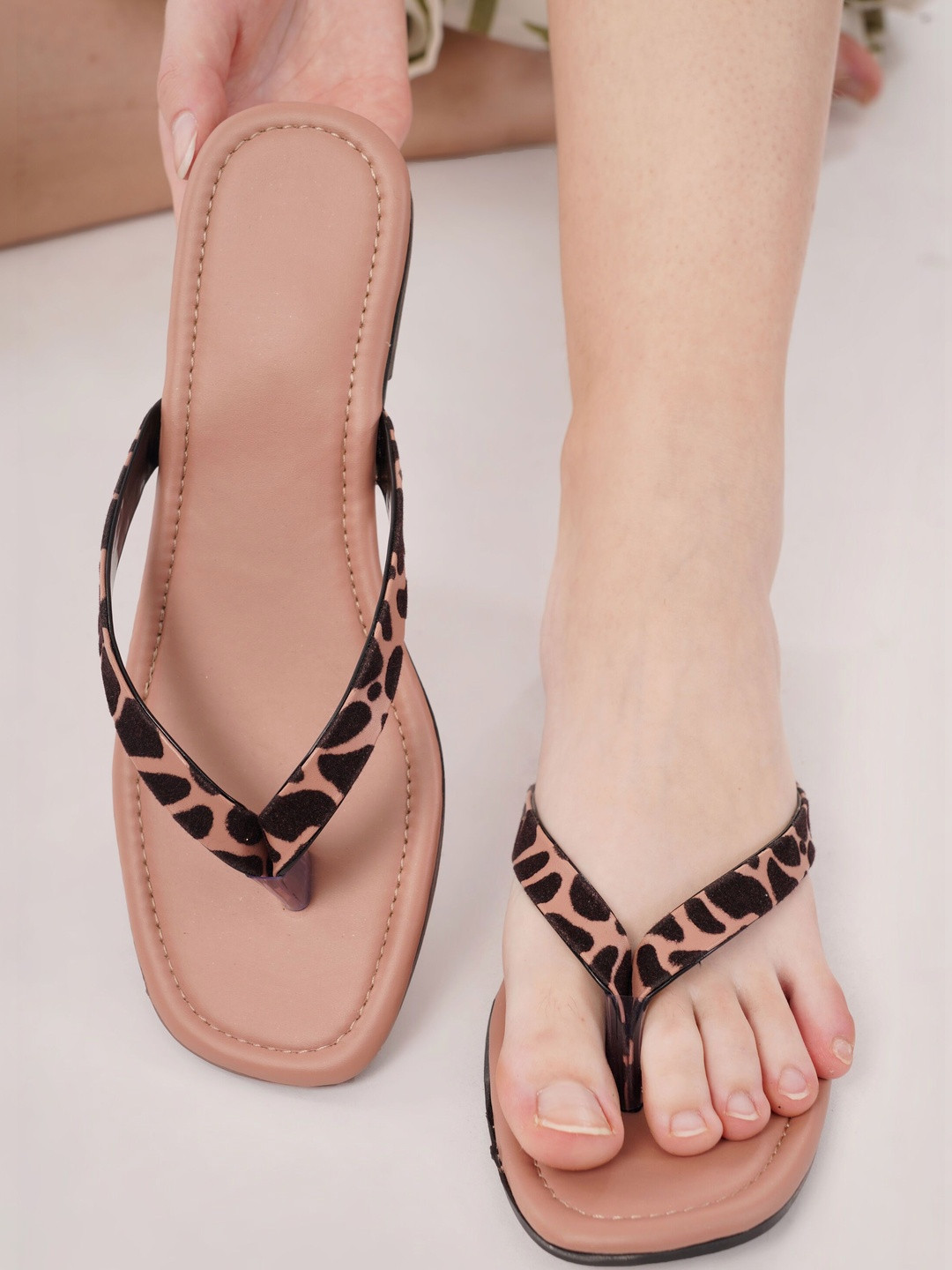 MAVTHA Women Printed T-Strap Flats
