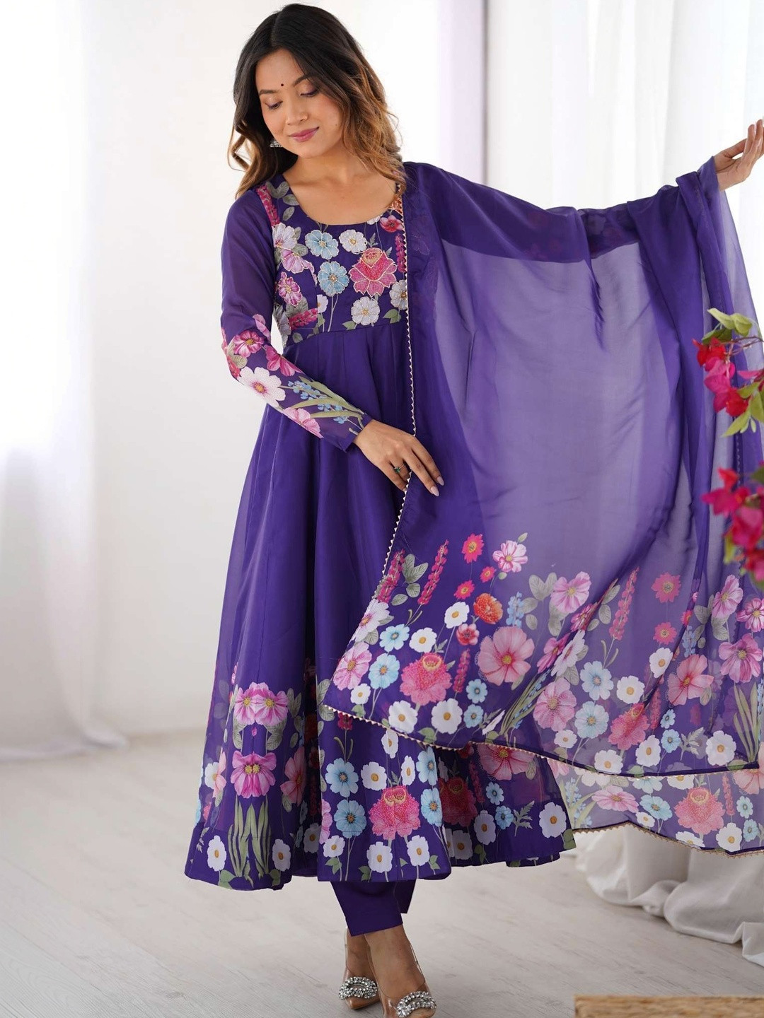 KEKIMI Women Floral Printed Empire Kurta with Trousers & With Dupatta