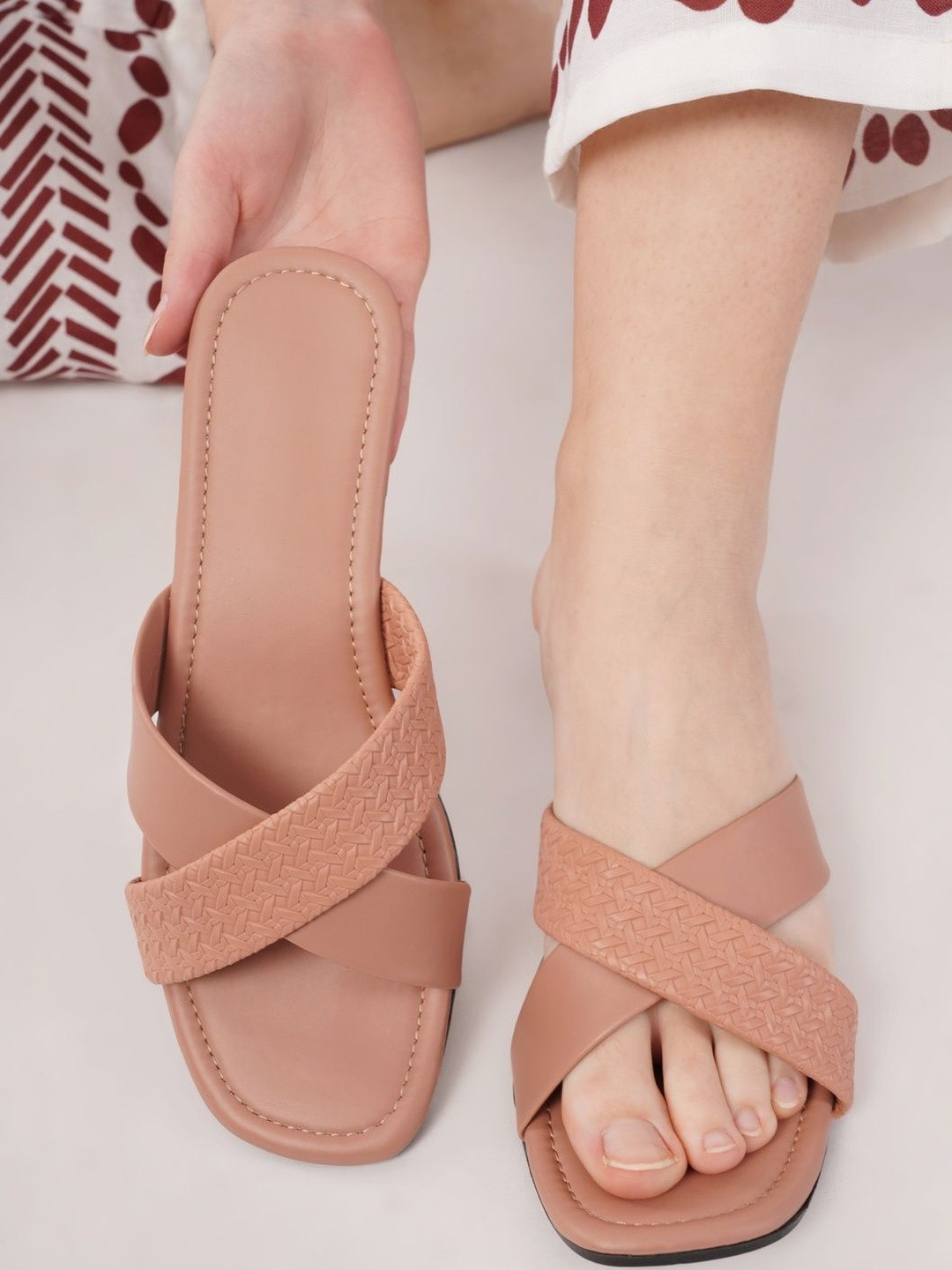 MAVTHA Women Textured Open Toe Flats