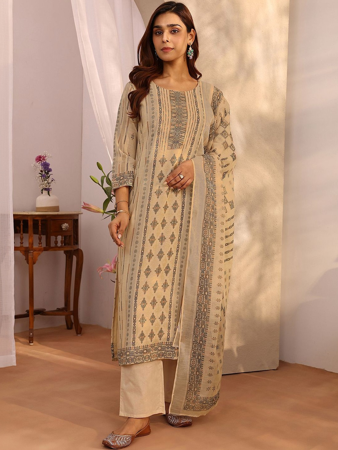 Libas Women Ethnic Motifs Printed Regular Linen Kurta with Trousers & With Dupatta