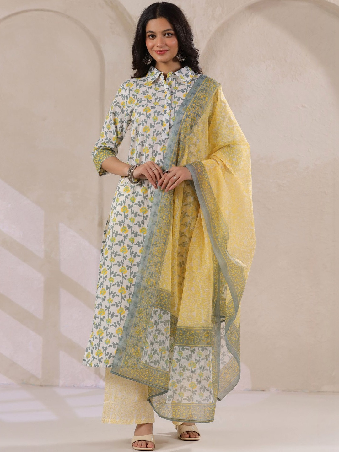 SANSKRUTIHOMES Floral Printed Kurta Trouser Set With Dupatta