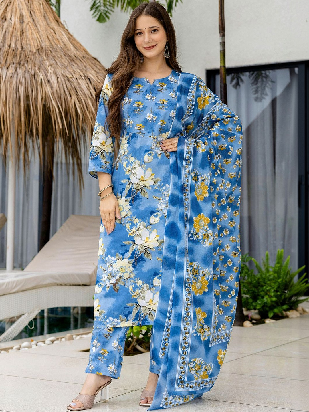 Skylee Pop Women Floral Printed Regular Kurta with Trousers & With Dupatta
