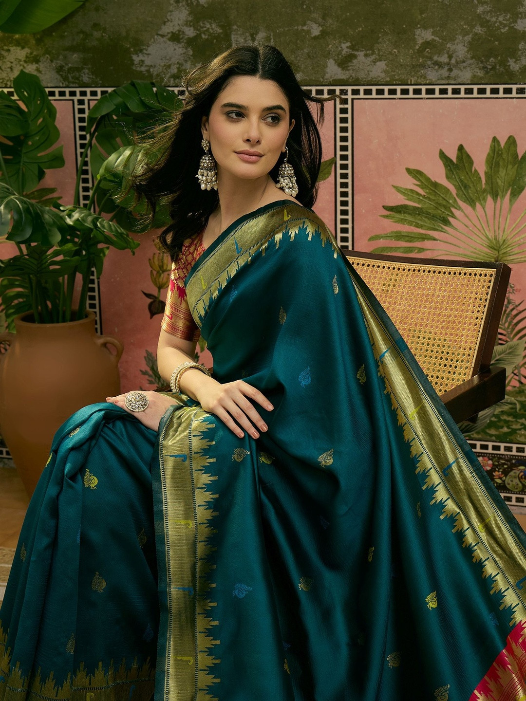 Sangria Jacquard Weaving Paithani Saree With Contrast Blouse Piece