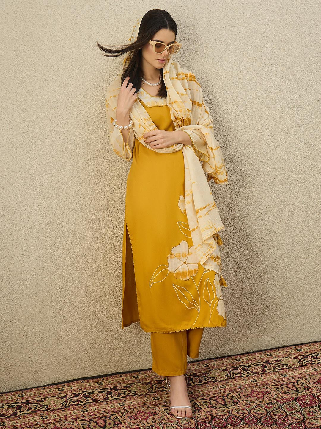 Indo Era Women Floral Embroidered Regular Beads and Stones Kurta with Trousers & With Dupatta