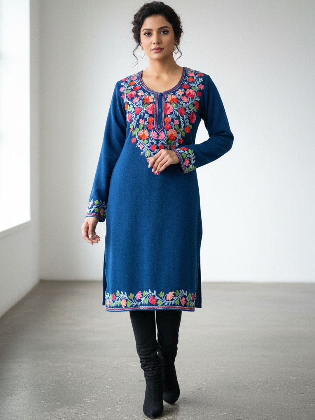 CLAPTON Women Floral Embroidered Woollen Kurta