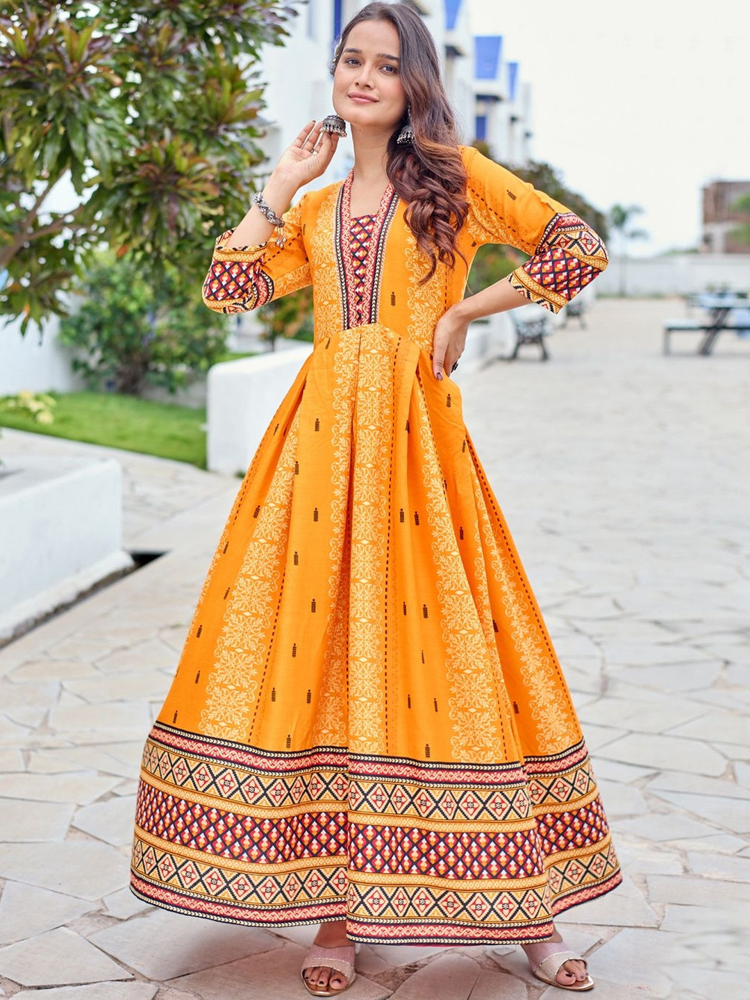 PITRIS Women Paisley Printed Thread Work Anarkali Kurta
