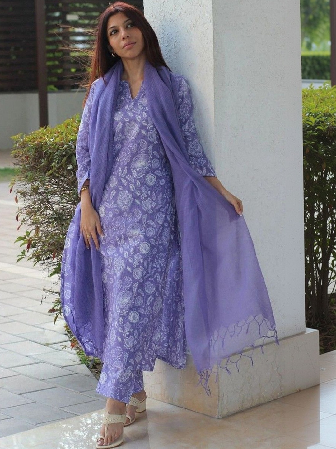 Lookmark Women Floral Printed Regular Kurta with Trousers & With Dupatta