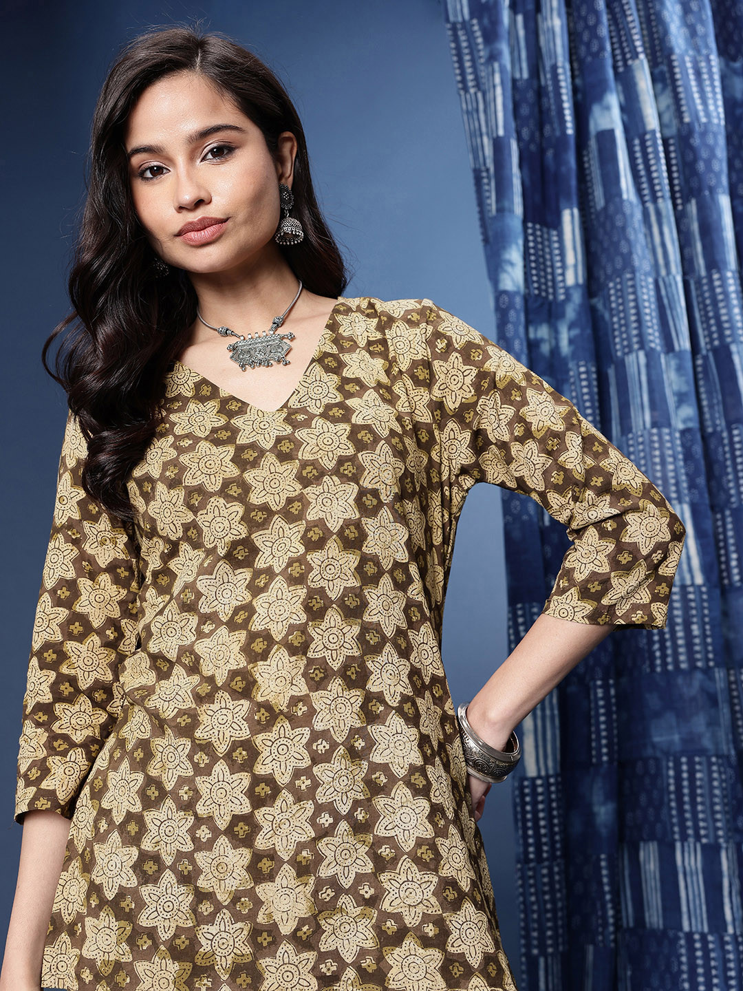 Taavi Floral Printed V-Neck Ajrakh Kurti