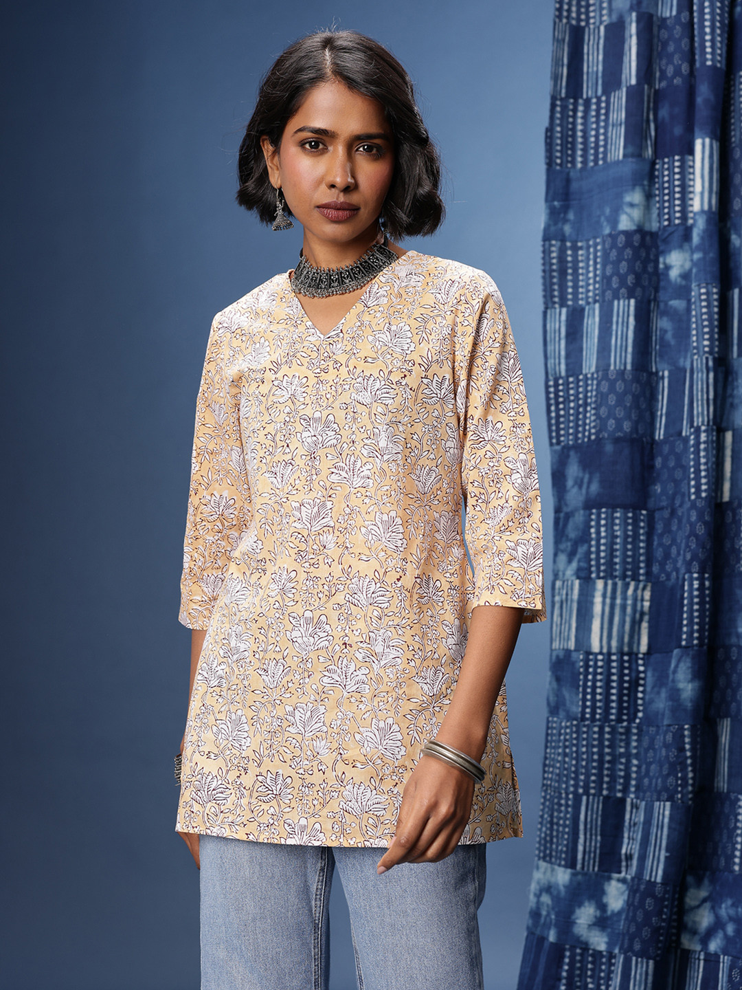 Taavi Sanganeri Floral Printed V-Neck Pure Cotton Kurti