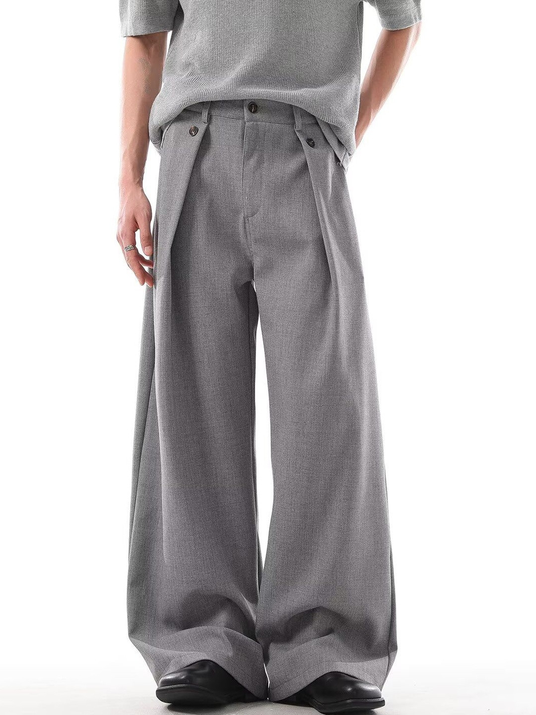 Suo Men Flared Easy Wash Pleated Trousers