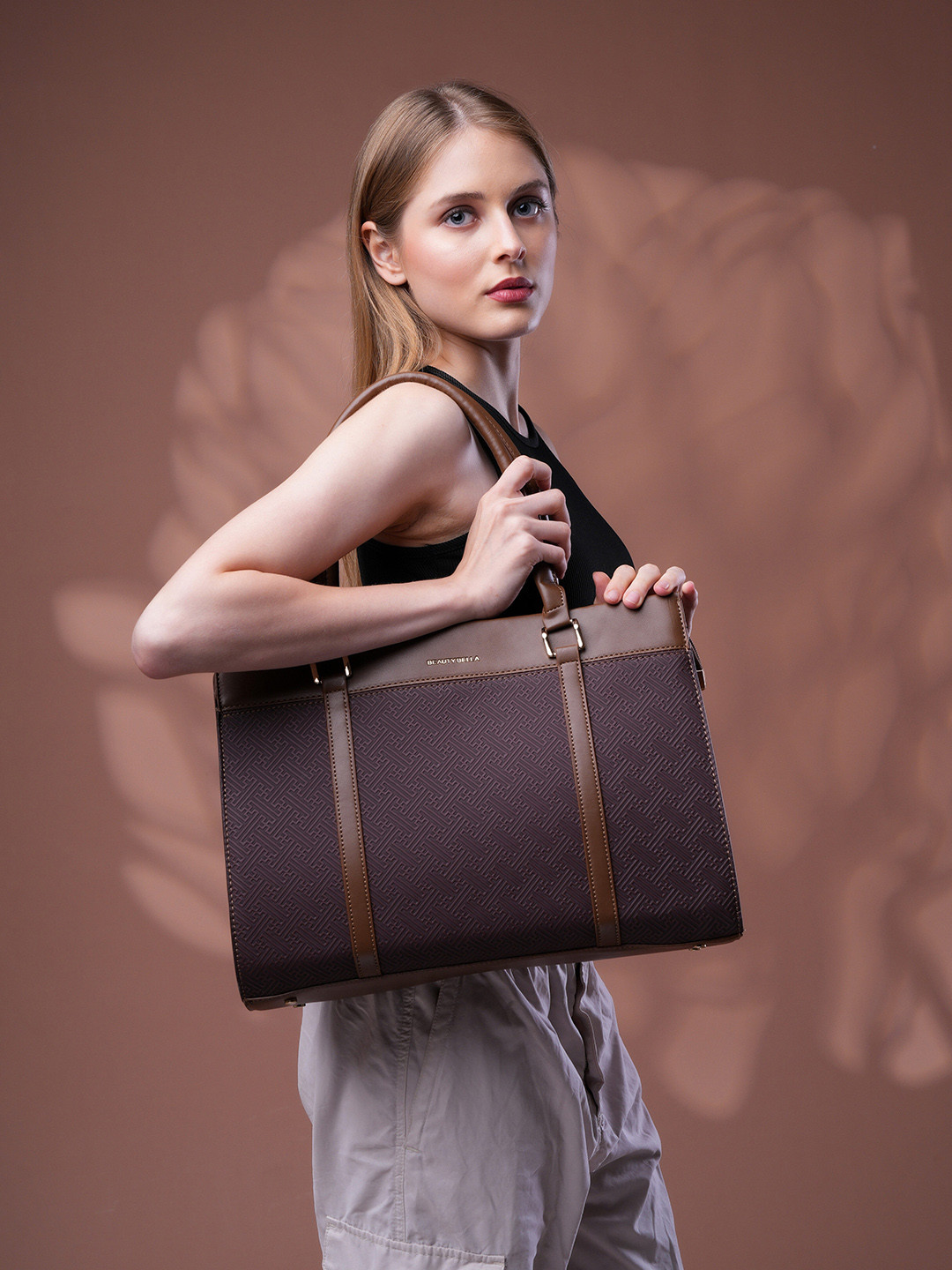 VIOLA Geometric Textured Synthetic Leather Tablet Sleeve Large Structured Tote Bag