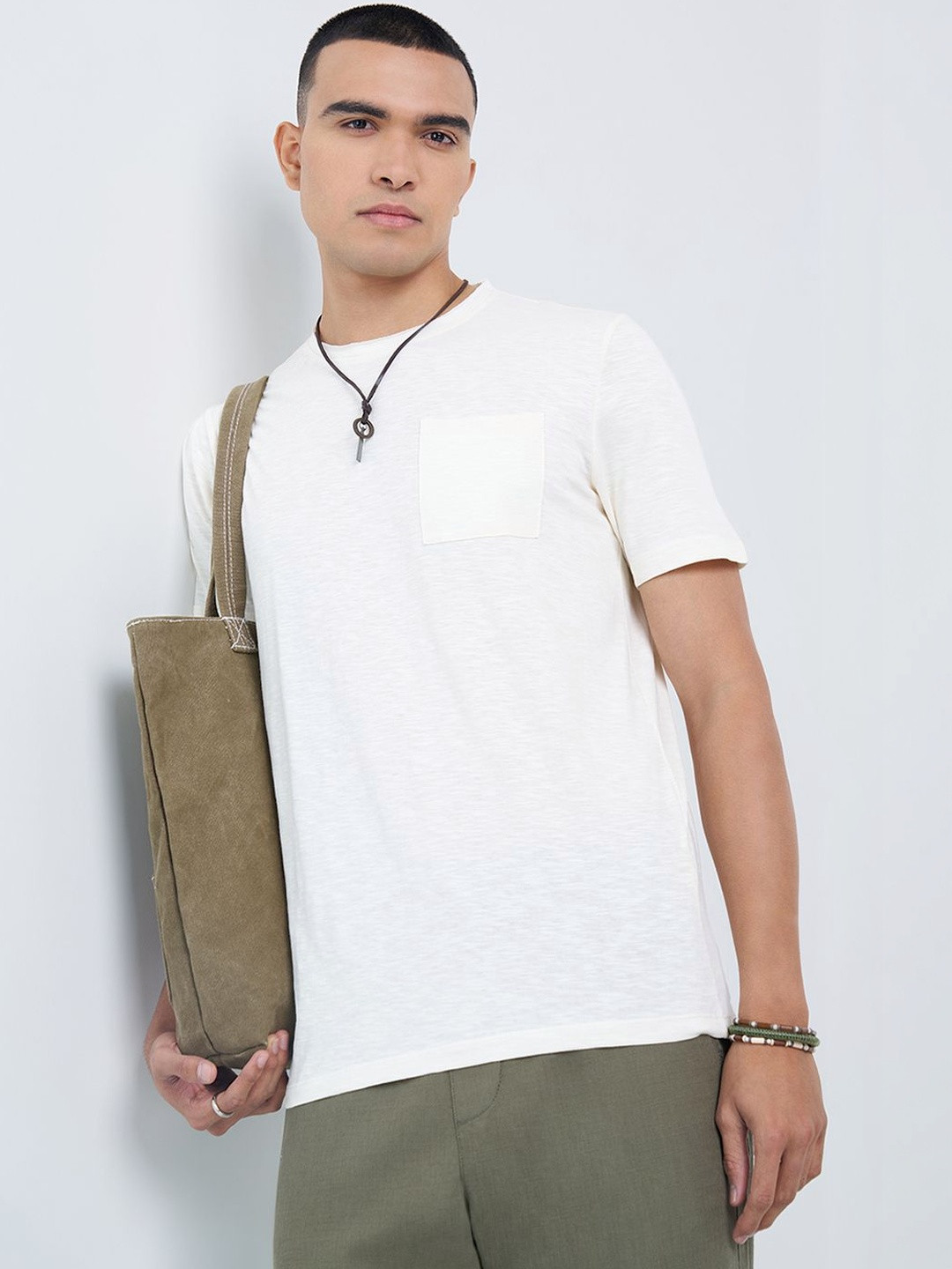 7 Alt by Pantaloons Men Pockets Slim Fit T-shirt