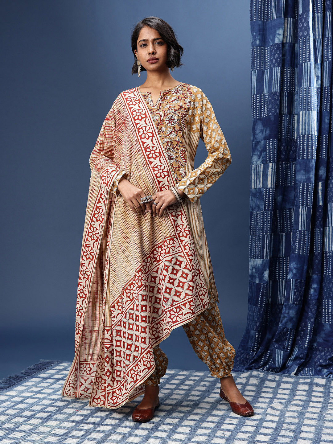 Taavi Bagru Ethnic Motifs Printed Pure Cotton Kurta with Trousers & Dupatta