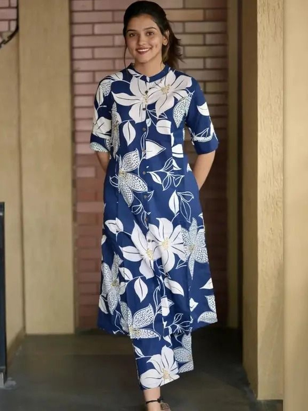 SHLOKFASHIONS Women Floral Printed Regular Kurta with Palazzos