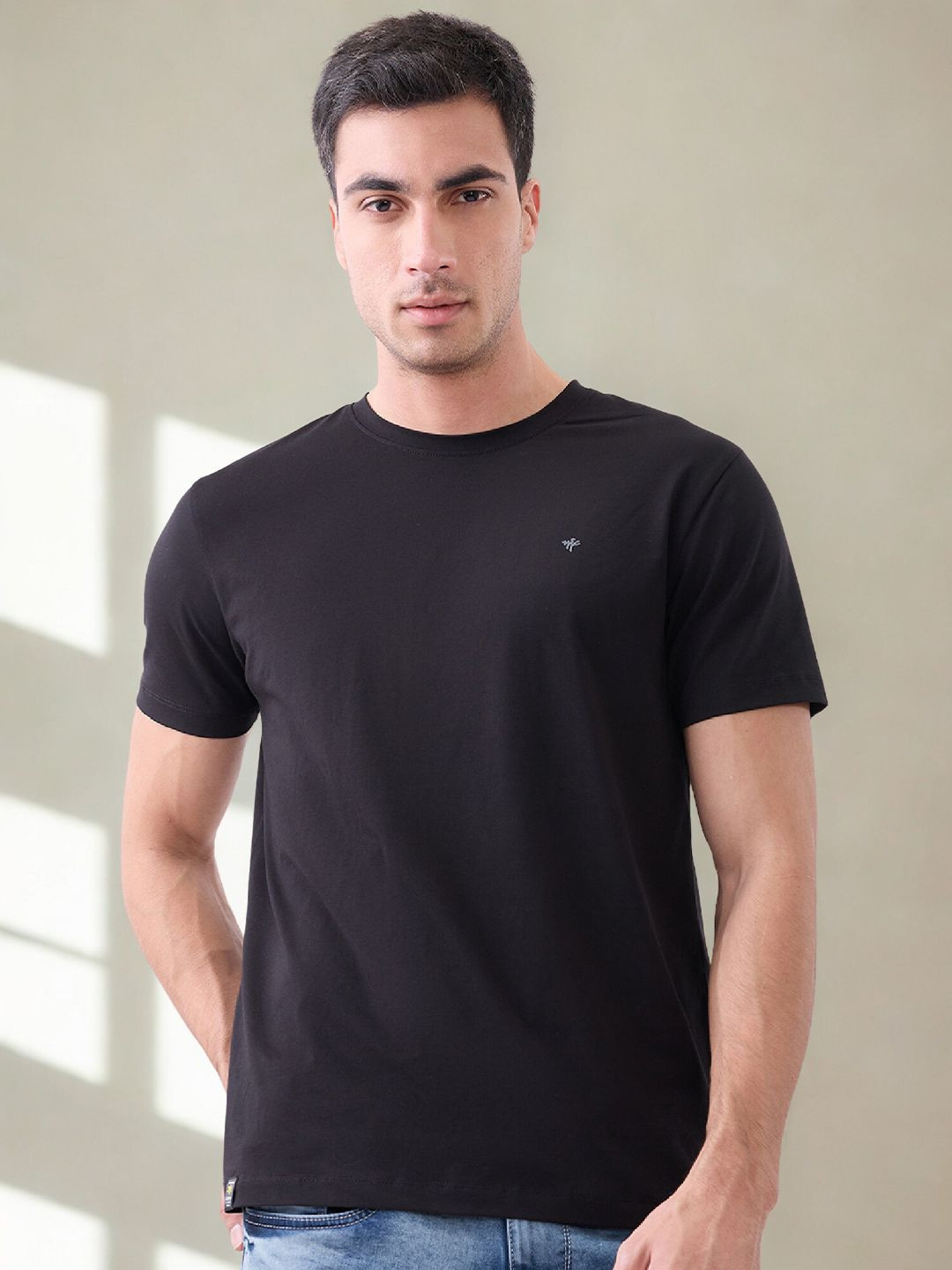 nostrum Men Round-Neck Black Regular Fit T-Shirt