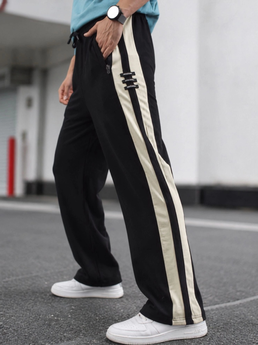 Maniac Men Baggy Colourblocked Joggers