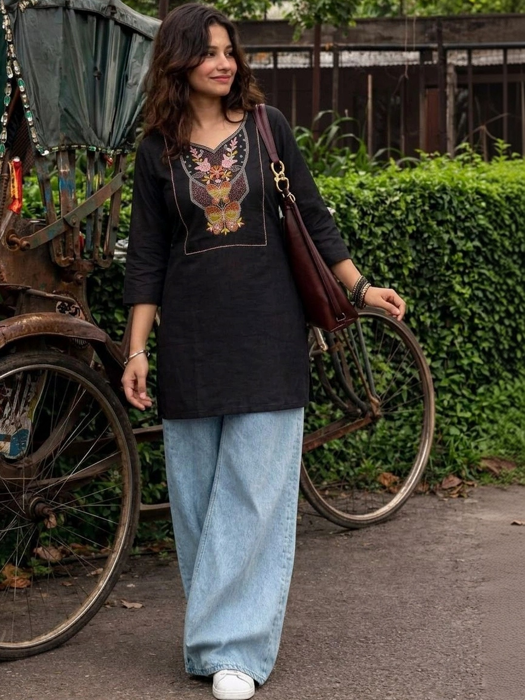 AXI COUTURE Floral Embroidered V-Neck Thread Work Pure Cotton Thread Work Kurti