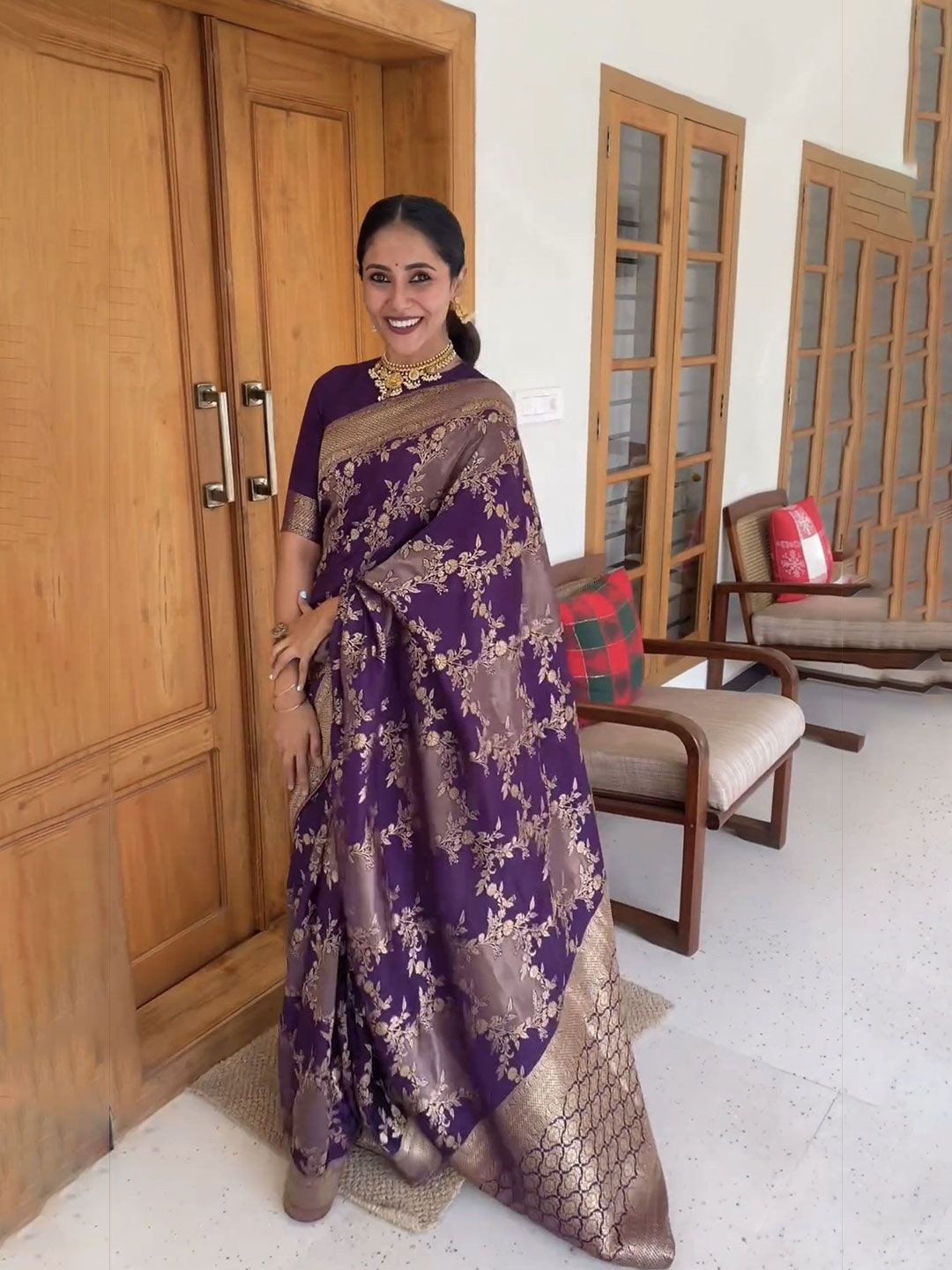 Shriyangan Floral Woven Design Art Silk Kanjeevaram Saree