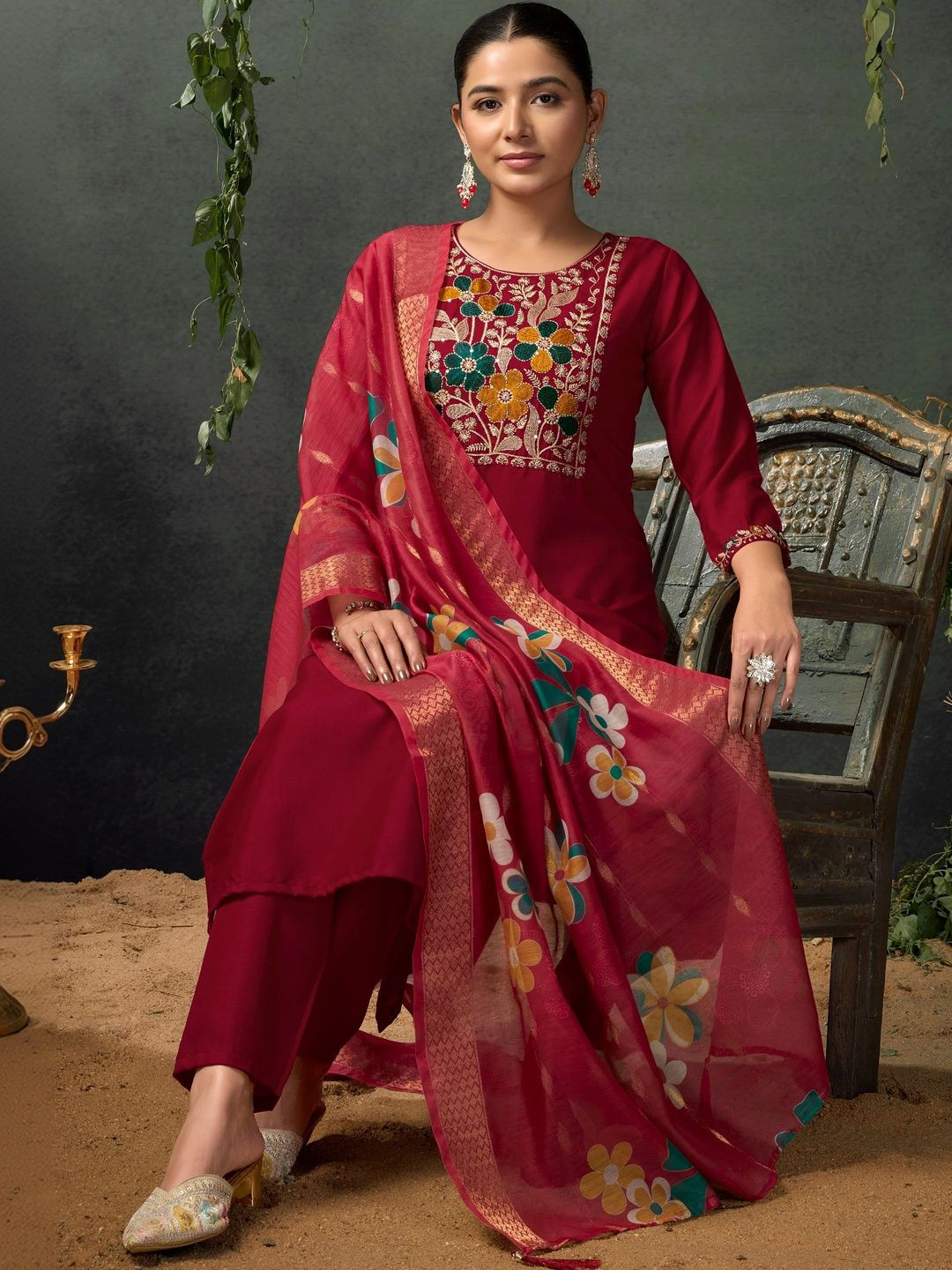 PAUSE Women Floral Embroidered Regular Thread Work Kurta with Trousers & With Dupatta