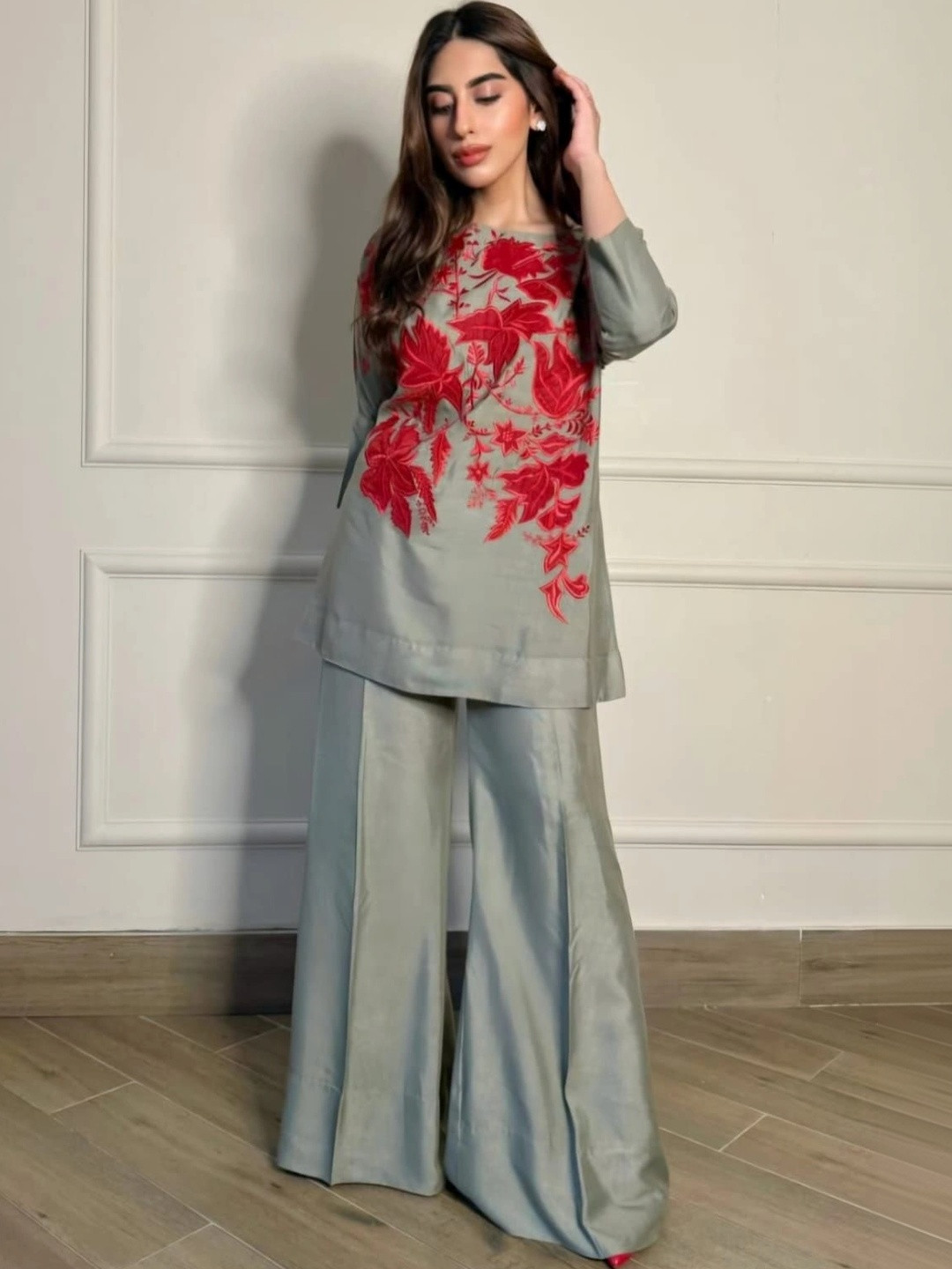 D.A.Kurtis. Women Floral Embroidered Regular Thread Work Kurti with Palazzos