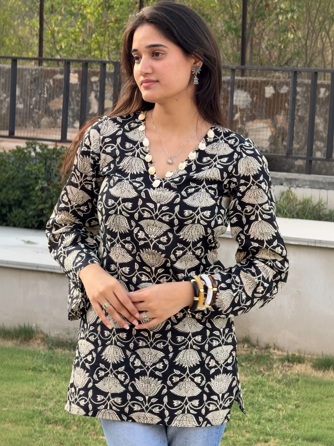 Rashijangidofficial Floral Printed V-Neck Pure Cotton Kurti