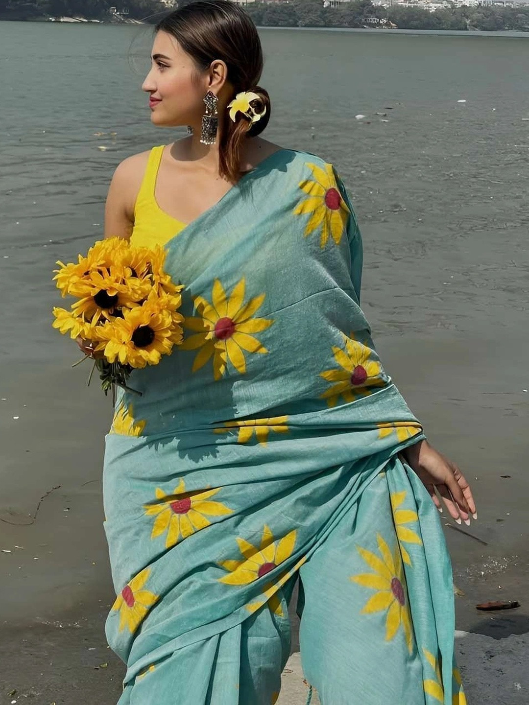 alkaa fashion Floral Linen Blend Saree
