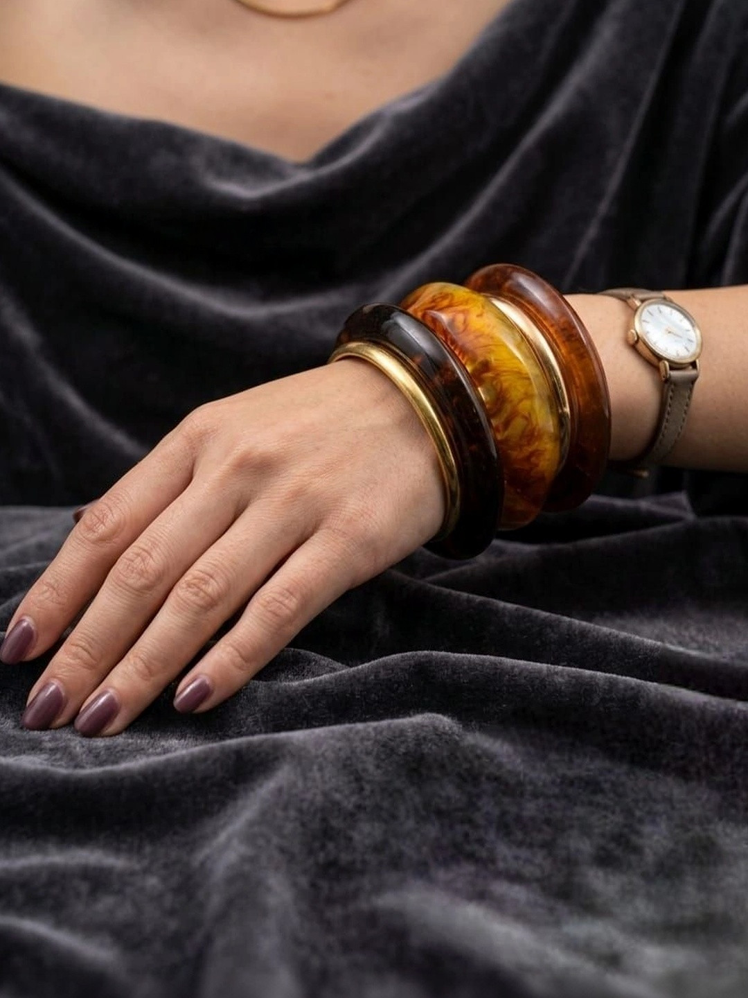 SZN Set of 5 Pearls Bangles